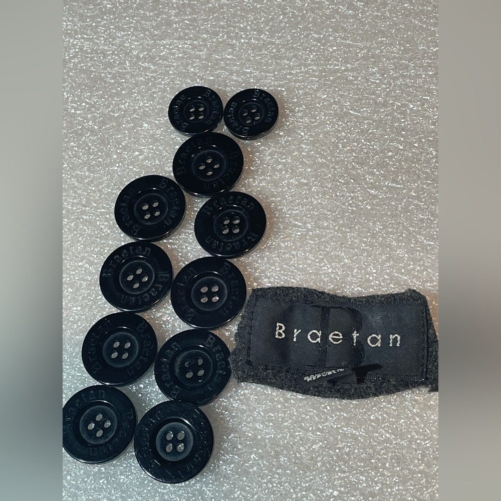 Braetan replacement logo buttons from coat
